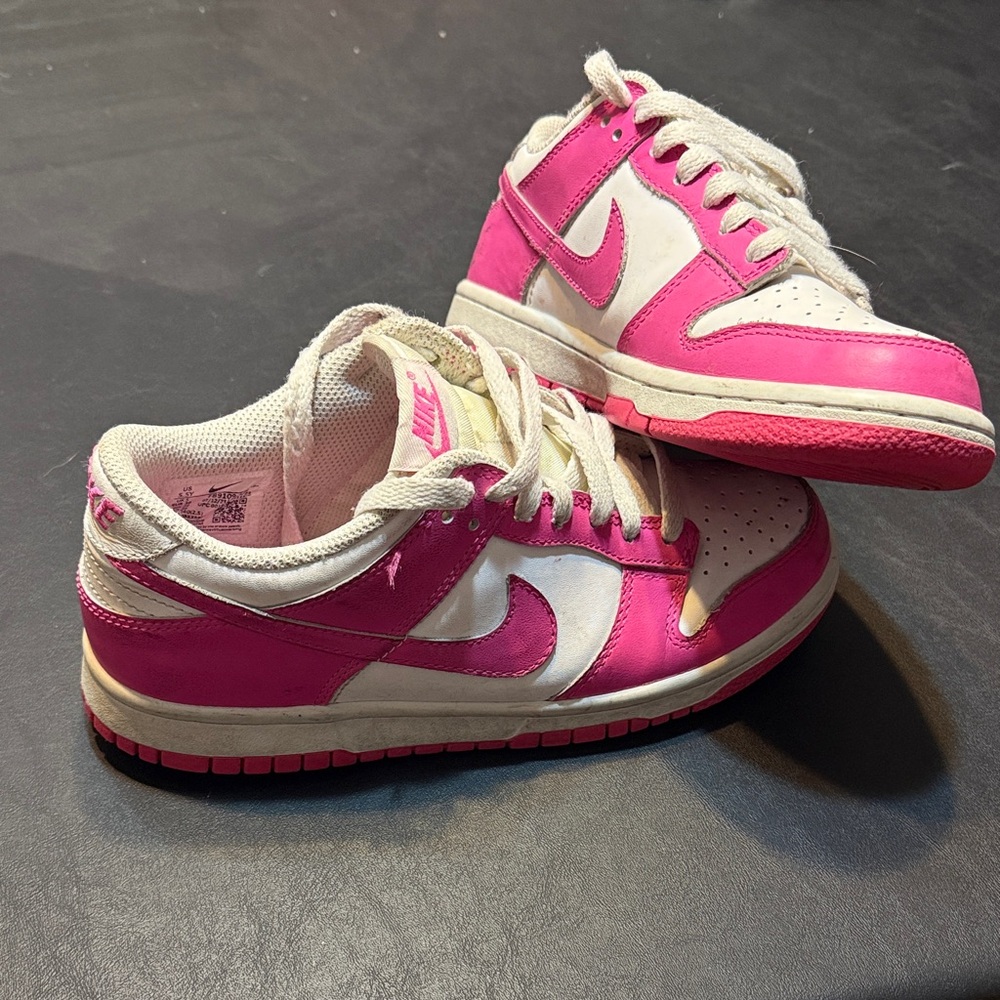 Nike Kids Sneakers in Pink and White
